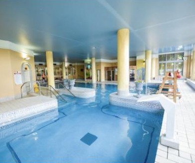 Ashdown Park Hotel - Swimming pool